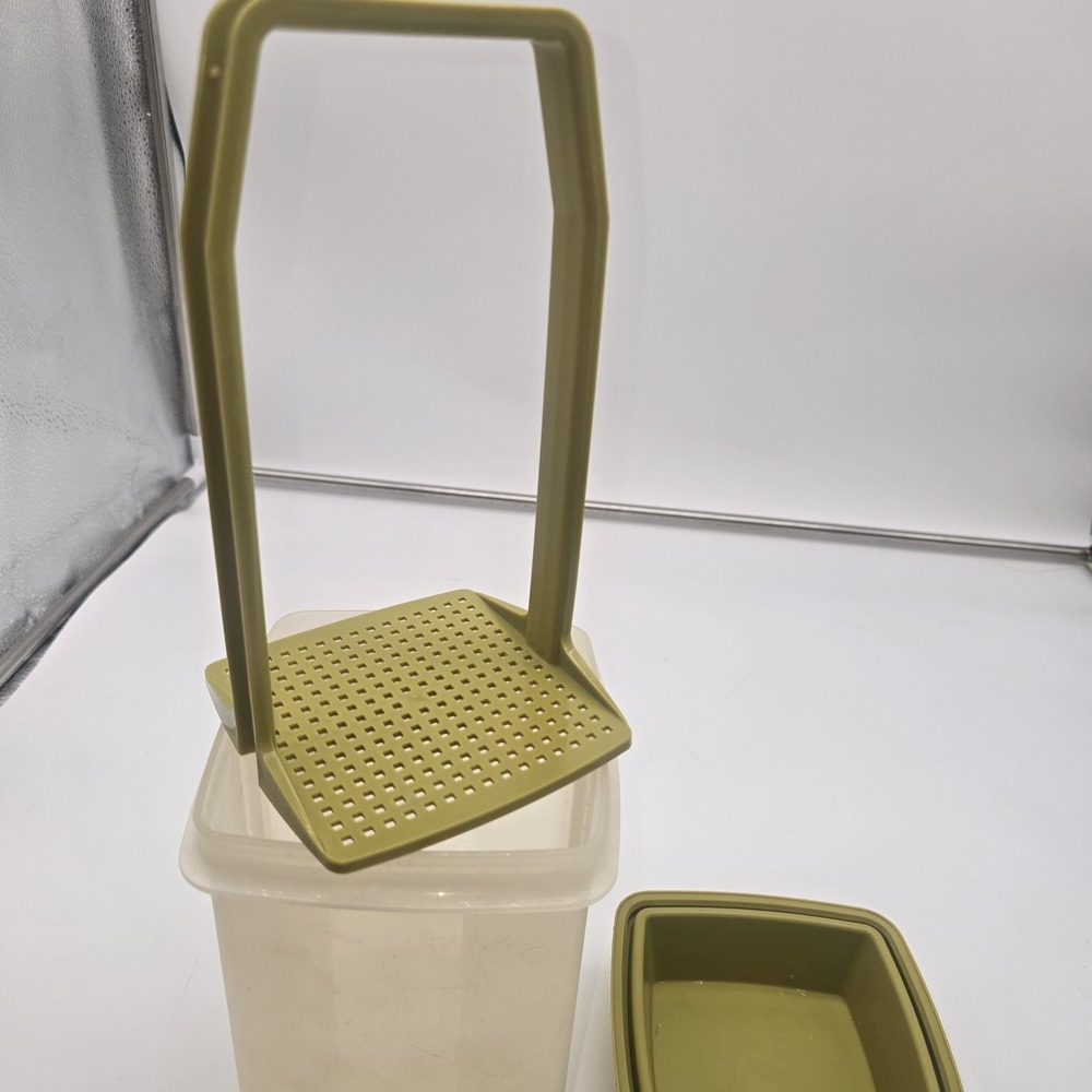 Tupperware Pick-A-Deli Pickle Olive Keeper Avocaod Green Lid 1560 Vintage
